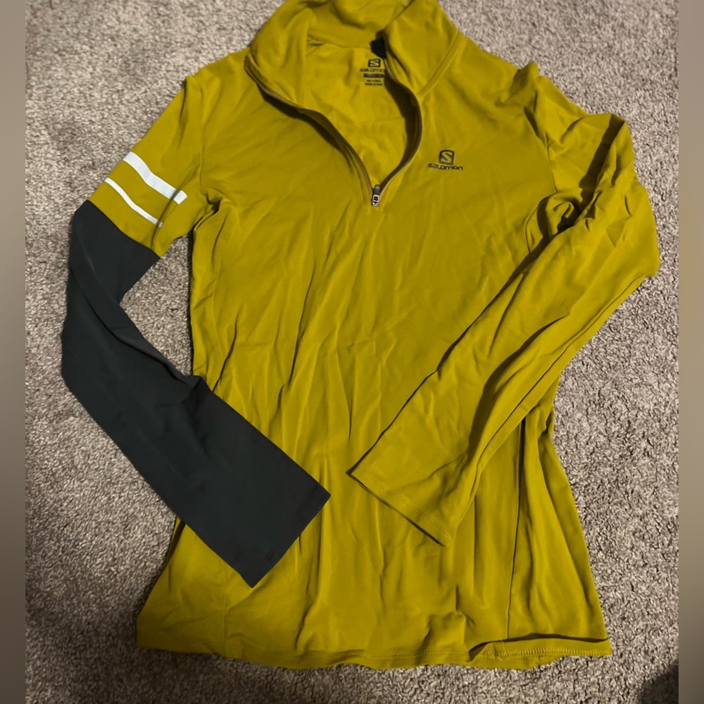 New without tags womens Salomon running long sleeve top size medium